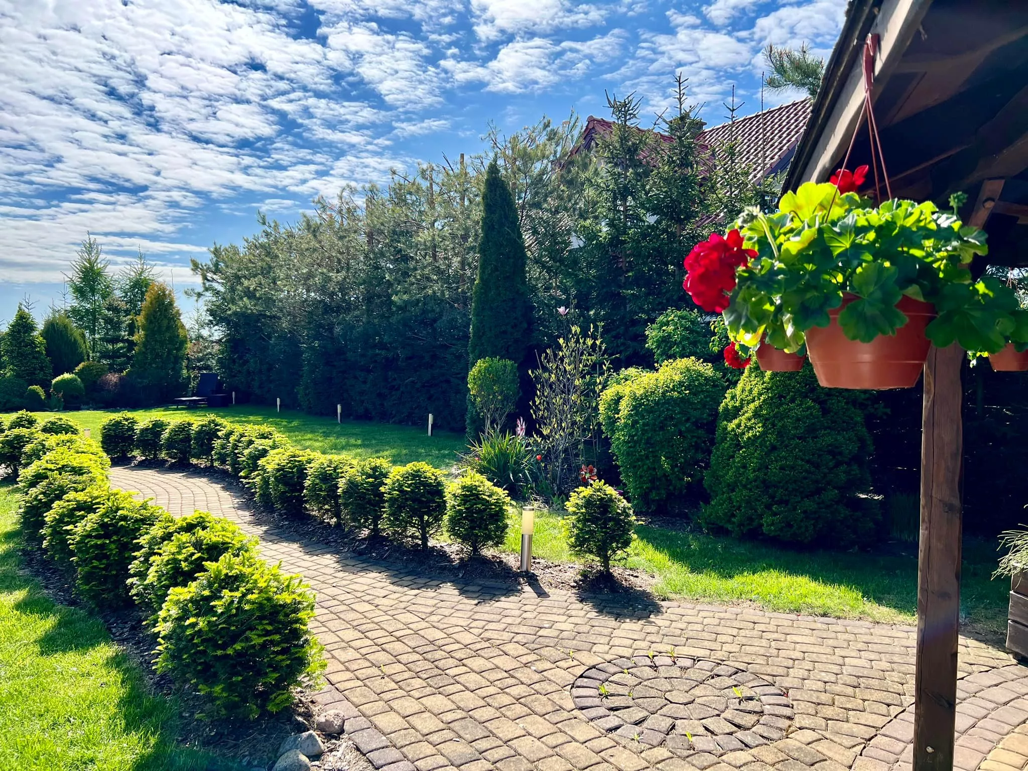 Gwiazda disco polo pochwaliła się wielkim, rajskim ogrodem! Wiemy kto go zaprojektował! Jest wyjątkowy! [ZDJĘCIA]